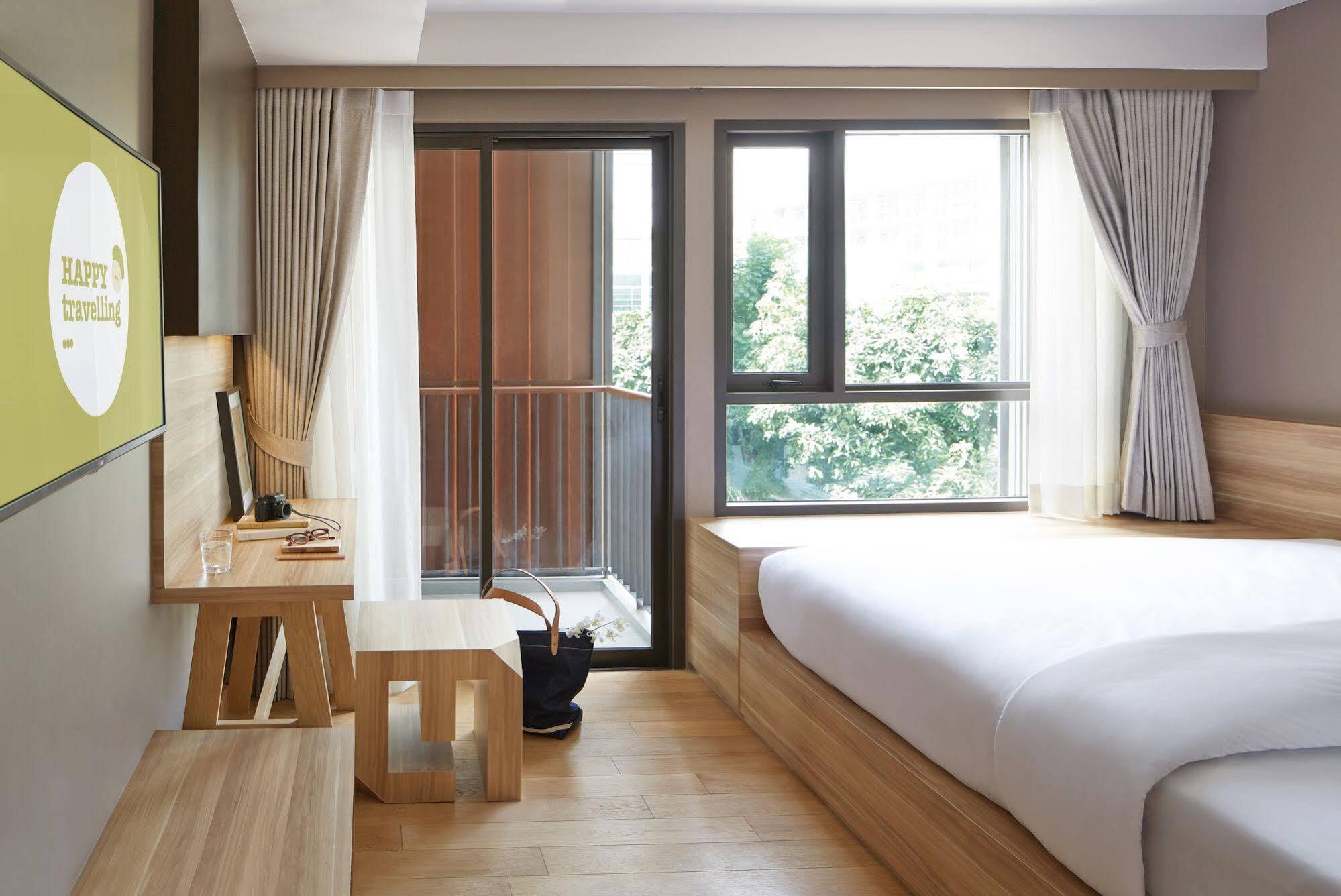 Happy 3 Hotel Bangkok Bagian luar foto