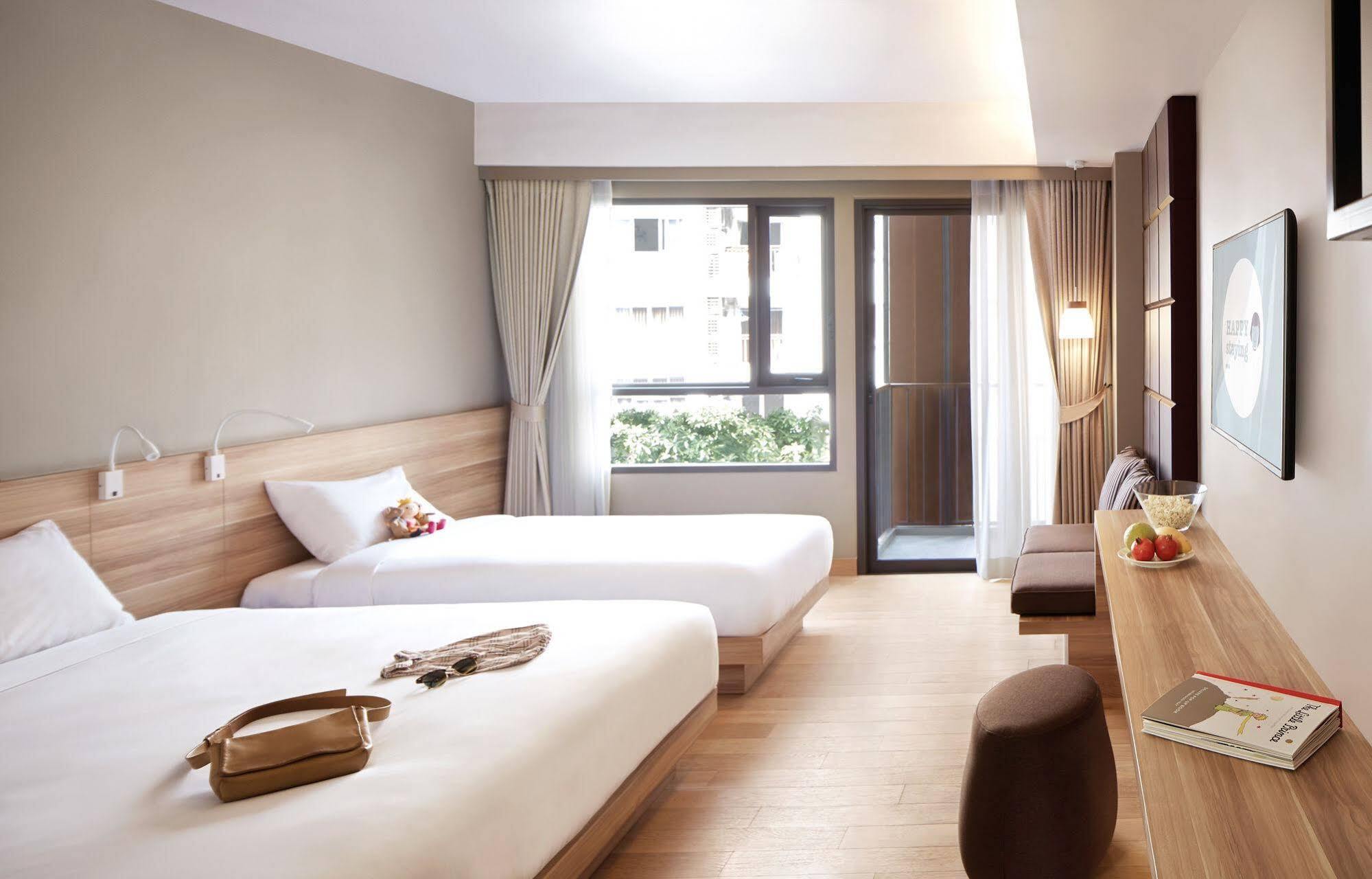 Happy 3 Hotel Bangkok Bagian luar foto