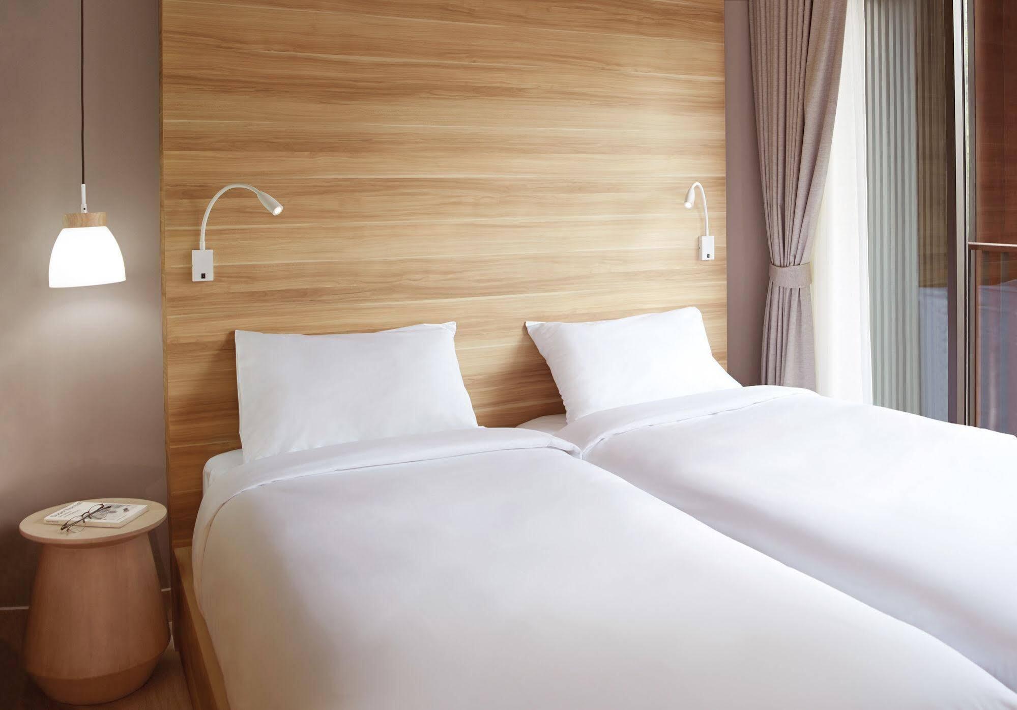Happy 3 Hotel Bangkok Bagian luar foto
