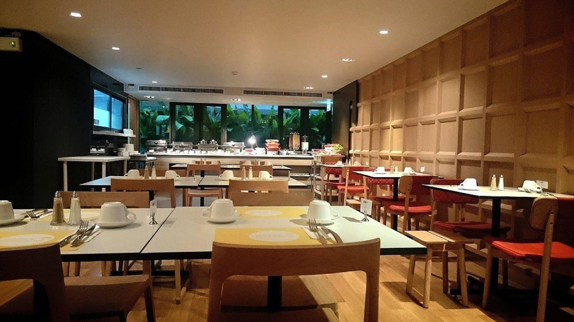 Happy 3 Hotel Bangkok Bagian luar foto