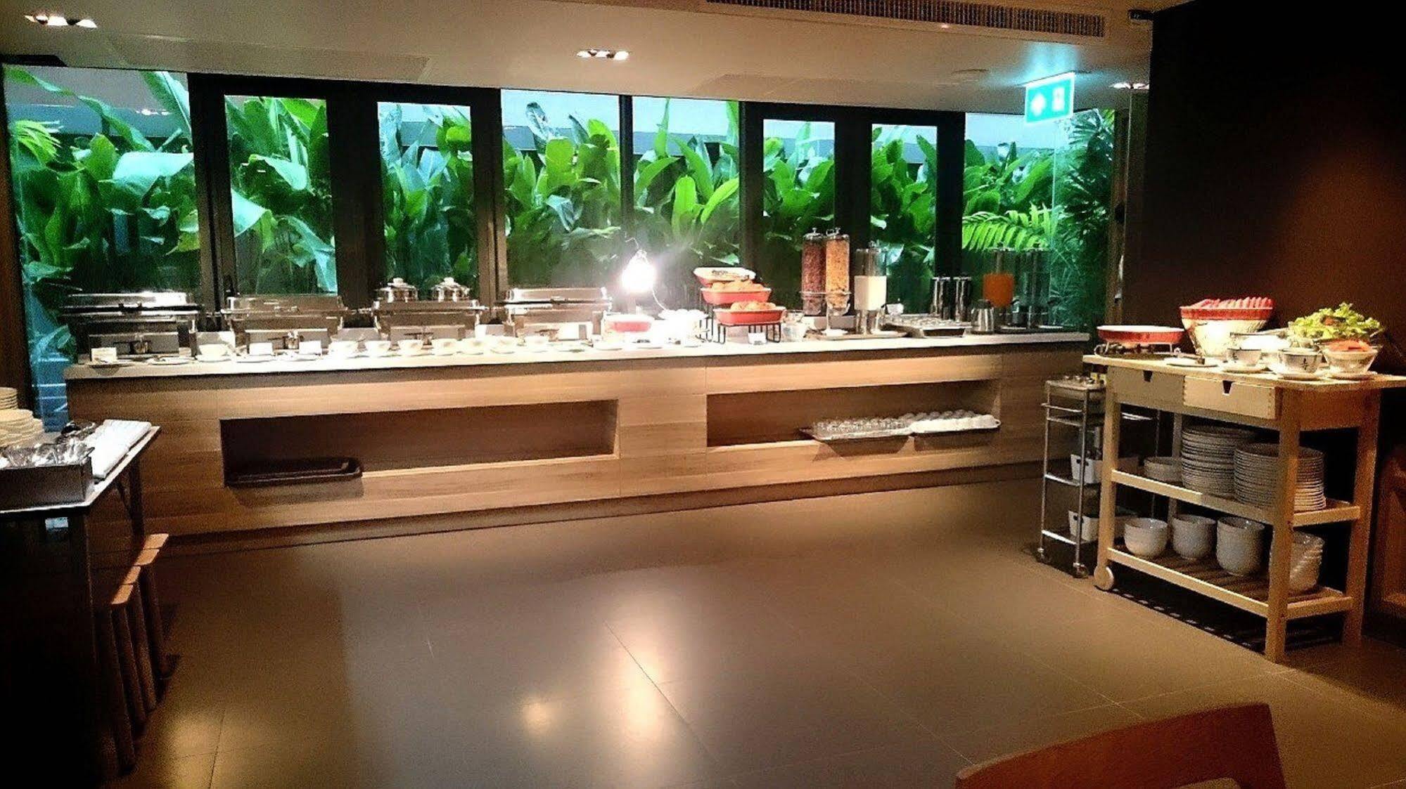 Happy 3 Hotel Bangkok Bagian luar foto